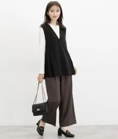 【新品】ブラック　イージーケア 脇プリーツベスト Vネック フレアベスト