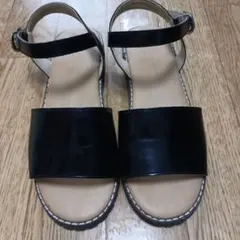 ブラックサンダルのサムネイル