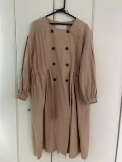 ベージュ ダブルボタン スプリングコートのサムネイル