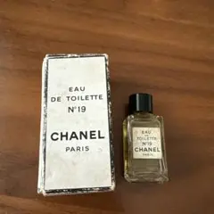 新品　CHANEL N°19 オードトワレ5ml