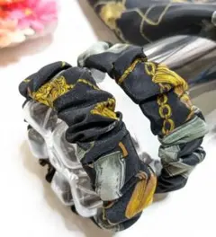 アームバンド（スカーフのような光沢のある布）チェーン柄、母の日にも