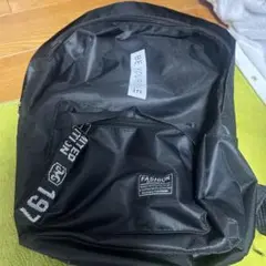 黒いシンプルなバックパック