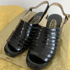 美品 銀座ヨシノヤ 24 サンダル バックストラップ エナメル ロングセラー 美品 銀座ヨシノヤ 24 サンダル バックストラップ エナメル