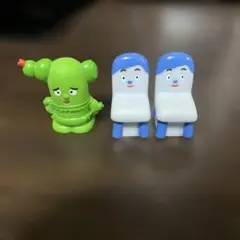 緑と青のキャラクター フィギュアセット