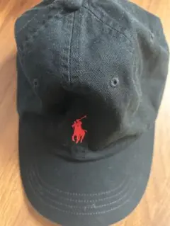 ブラックキャップ 赤色ポロロゴ