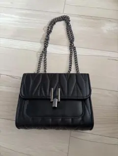 キルティング ブラック ショルダーバッグ