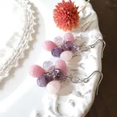 手作り雫ガラスのゆらゆらピアス/イヤリング(銀色)ピンク ラベンダー 桜色 桃花