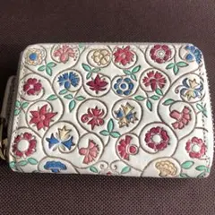 文庫屋大関 長財布 花柄エンボス加工 ホワイト - メルカリ