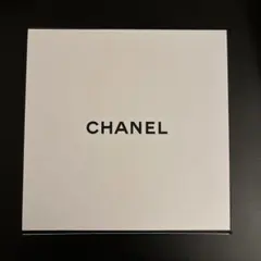 CHANEL ギフトボックス ホワイト 正方形