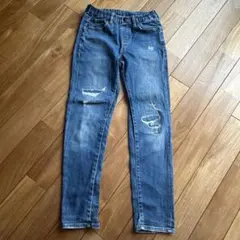 ユニクロ　ダメージ加工ブルーデニムパンツ 140