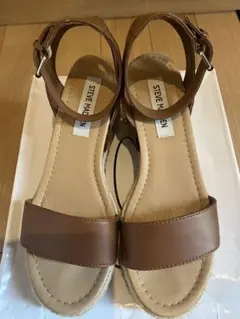 バイマ購入STEVE MADDEN ブラウン サンダルのサムネイル