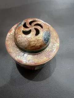 九谷焼 香炉 金彩 色絵 人物風景図 三足
