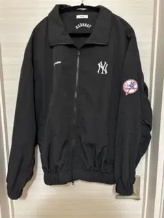 Perushu x MLB スタンドネックナイロンブルゾン