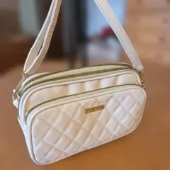 ホワイト✨斜め掛け キルティング ショルダーバッグ