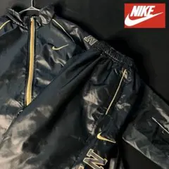 状態◯【ナイキ】ナイロンジャージ上下セットアップ 刺繍ロゴ 黒×金 両面デザイン