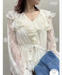 LILY BROWN ラッフルレースリボントップス IVR