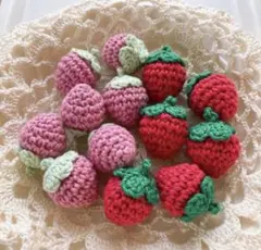 綿入りイチゴのモチーフ♡2色12個セット(編みぐるみ)
