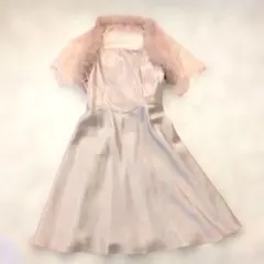淡い光沢ピンク パーティードレス パニエ. 羽根付きボレロ付き