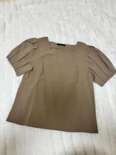 【アクアガレージ】新品未使用タグなし ベージュ パフスリーブ トップス