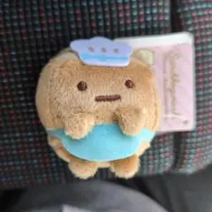 すみっコぐらしあつまるんですいろんななかま　ゴムひも付きマスコット　さとう副店長