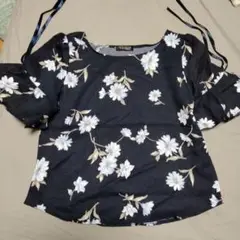 新品未使用　花柄ブラウス　 Lサイズ　春秋