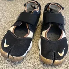 NIKE AirRift スニーカー オフノワール ブラック 23足袋 タビ