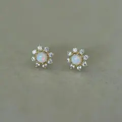 ピアス ゴールド オパール キラキラ フラワー 高級感