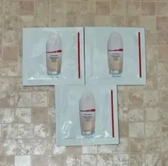 資生堂　エッセンス スキングロウ ファンデーション　220 サンプル