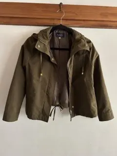 オリーブ色フード付きジャケット