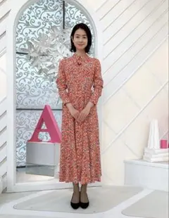 夏目三久さん着用、レーヨン　小花柄　シャツワンピース(10部丈)のサムネイル