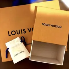 LOUIS VUITTON ギフトボックスとポーチ