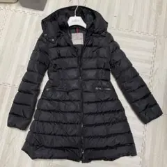 MONCLER ブラック ダウンコート フード付き