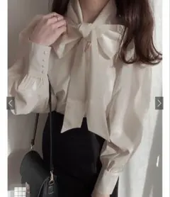 ロングカフリボンタイブラウス オフベージュ Mサイズ