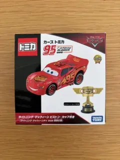 カーズ トミカ ライトニング・マックィーン ピストン・カップ付き