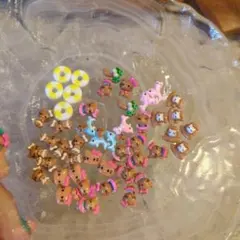 日焼けキティー　ネイルパーツランダム30個