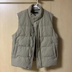 ベージュ ダウンベスト スタンドカラー　UNIQLO