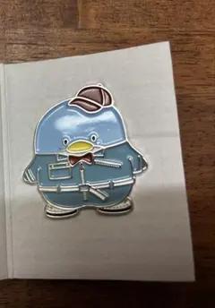 treasure はぴだんぶい ピンバッジ タキシードサム