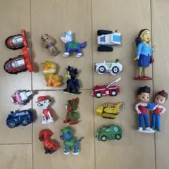 パウ・パトロール ミニフィギュアと車両セット