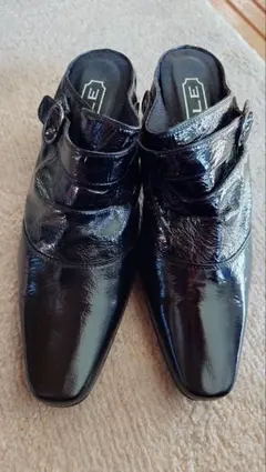 エナメル パンプス