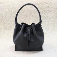 美品 アニエスベー 巾着ショルダーバッグ ブラック レザー 本革 大容量