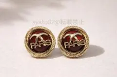 ゴールド×レッドのラウンド型のロゴピアス　CC
