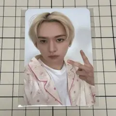 StrayKids スキズ リノ パジャマ 1万円 購入特典 トレカのみ リノ straykids スキズ スリッパパジャマ1万円特典 トレカ - メルカリ