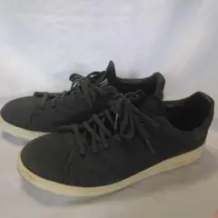 adidas ダークグレー スエード スニーカー