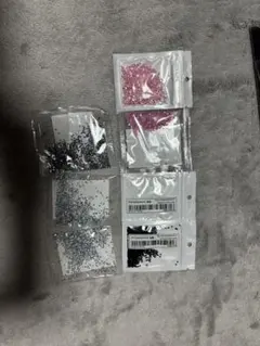 デコレーションパーツセット　ビーズ　ピンク・白・黒・シルバー・グレー