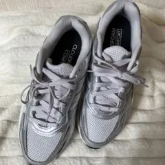adidas レディーススニーカーシルバー24.5cm