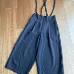 グローバルワーク　サスペンダー付き黒パンツ