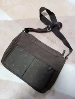 A4 バッグ  ショルダーバッグ 斜めがけ   使いやすい　コシノヒロコ