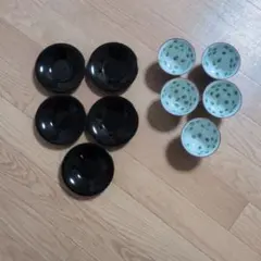 内側に緑の葉模様の湯飲みセット