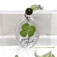 四つ葉のクローバーキーホルダーgood luck シルバー　レジンハンドメイド