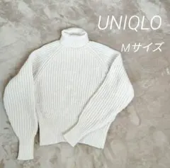 UNIQLO　オフホワイト　タートルネックニット　Mサイズ　ショート丈　WOOL